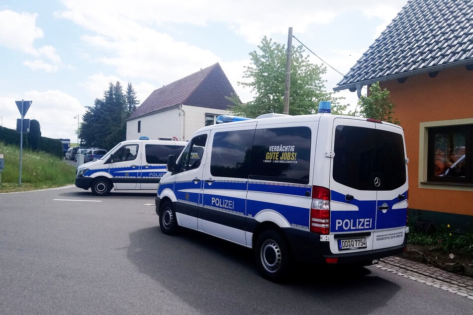 Mitte Mai durchkämmten Einsatzkräfte in Collm (Nordsachsen) das Anwesen von Philipp S. (45) - und wurden fündig.