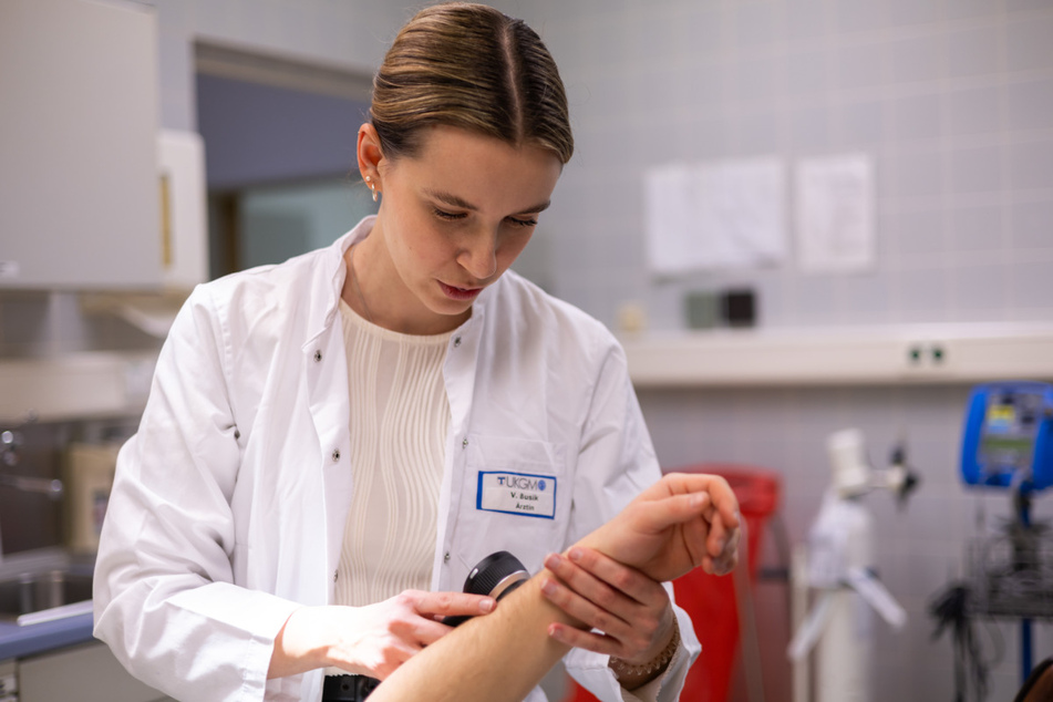 Zu den Gästen zählen neben Valentina Busik (27), Ärztin und amtierende Miss Germany 2025, unter anderem auch ...