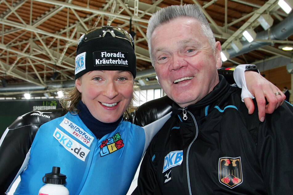 Claudia Pechstein (52, l.) und ihr langjähriger Trainer Joachim Franke (†83) erreichten zusammen Großes. Durch Franke wurde Pechstein lange Zeit zur erfolgreichsten deutschen Winterolympionikin. (Archivbild)