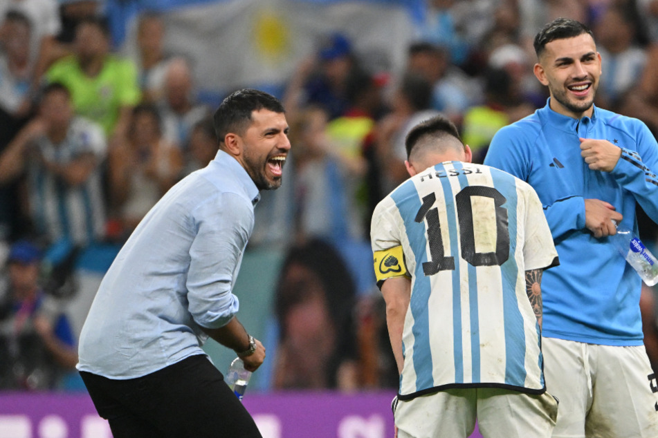 Sergio Agüero (34, l.) reiste als Co-Trainer mit der argentinischen Nationalmannschaft zur WM 2022.