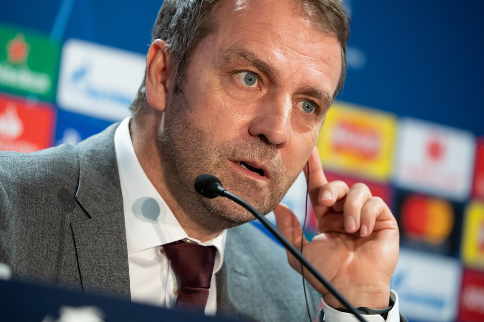 Trainer Hansi Flick (55) und die Spieler des FC Bayern München wollen auch in der Champions League am Ende dies Nase vorne haben.