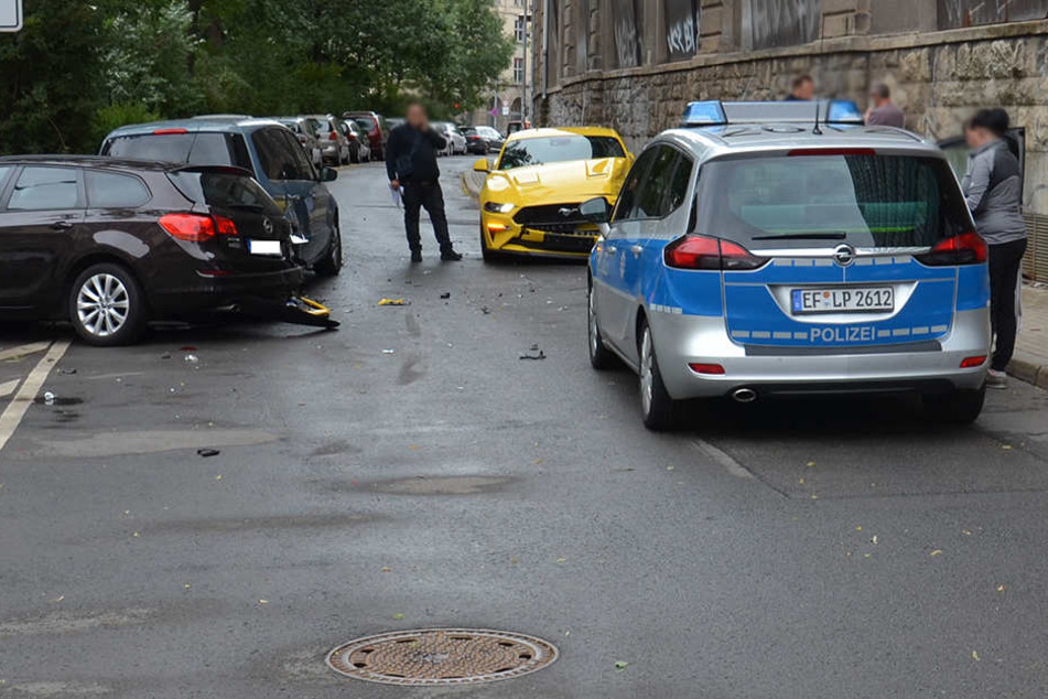 Auch der fast neue Mustang ist nach dem Unfall nur noch Schrott.
