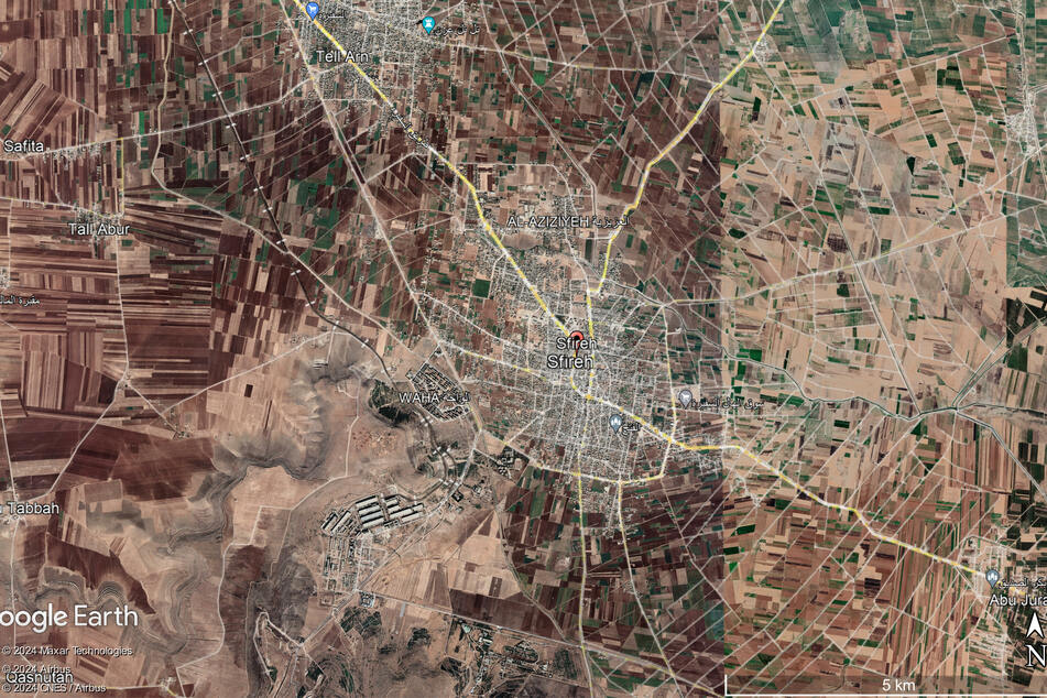 In Safira (Syrien) sind bei schweren Luftangriffen in der Provinz Aleppo nach Angaben von Aktivisten mindestens 42 Menschen getötet worden.