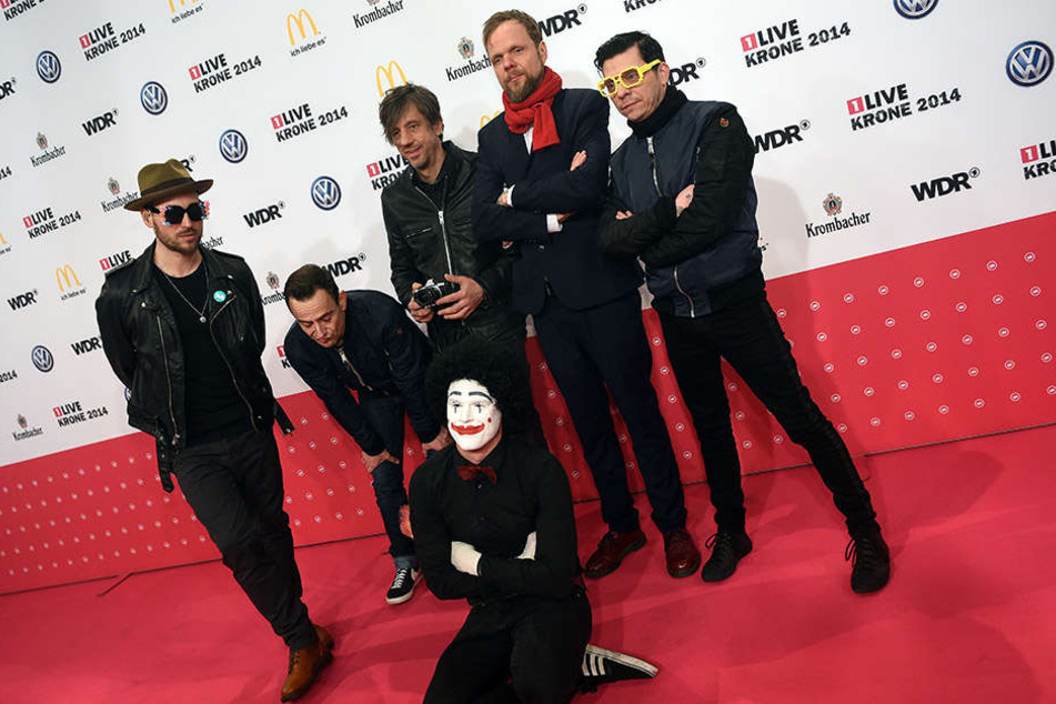 Die sechsköpfige Bühnen-Besetzung der Beatsteaks bei der Verleihung der 1Live-Krone, die sie als "Bester Live Act" abstaubten.