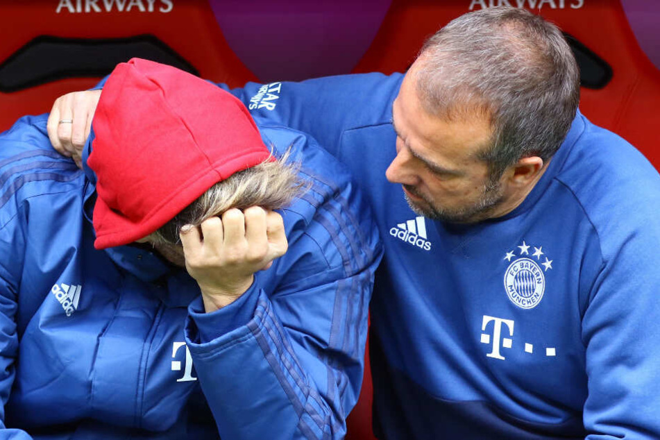 Nach der Niederlage gegen Hoffenheim nahm sich Hansi Flick Zeit für den unzufriedenen Javi Martínez. (Archiv)