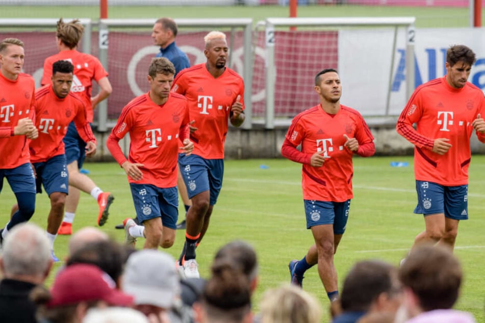 Ron-Torben Hoffmann (l-r), Corentin Tolisso, Thomas Müller, Jerome Boateng, Thiago und Javi Martinez vom FC Bayern München. (Archiv)
