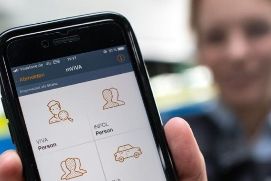 Mit den Smartphones werden Fahnungsbilder und Ermittlungshinweise schneller übermittelt.