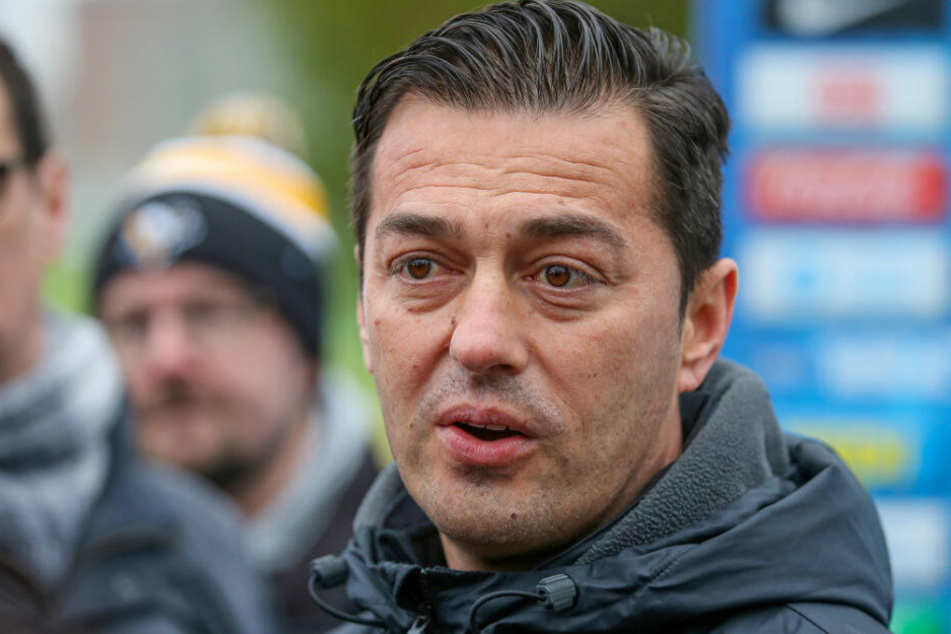 Ante Covic stellt sich am Tag nach der Pleite in Augsburg den Fragen der Medien.