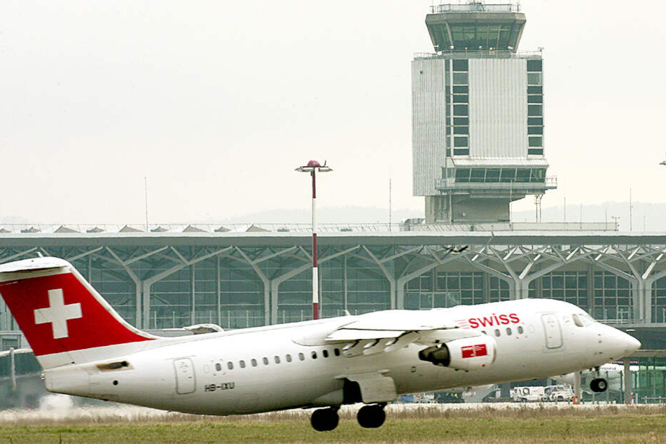 Eine "Swiss"-Maschine, hier am Flughafen Basel-Mulhouse-Freiburg (Archivbild).