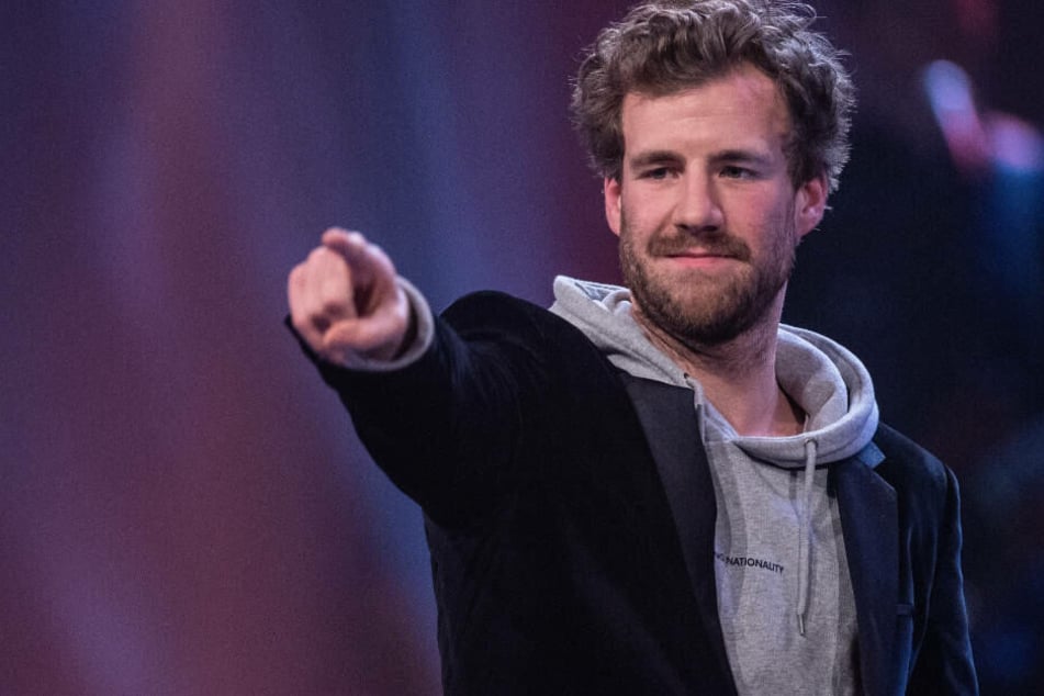 Mit wem Luke Mockridge bei seinem Auftritt unter einer Decke steckte? Er wird es sicherlich bald verraten.