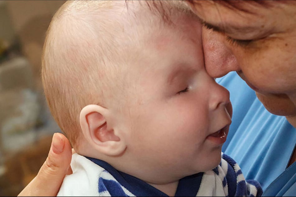 Eine Krankenschwester kümmert sich aktuell um den sechs Monate alten Alexander, der den Spitznamen Sasha bekommen hat.