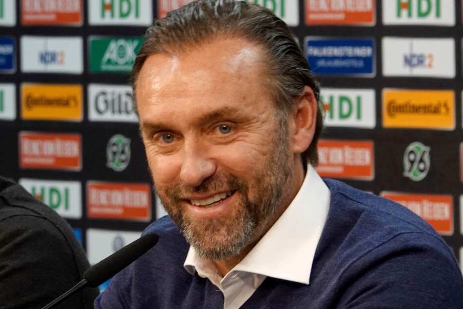 Unterschrieb bei Hannover 96 am Sonntag einen Vertrag bis Sommer 2020 und will am Freitag mit einem Sieg in sein Engagement starten: Thomas Doll (52).