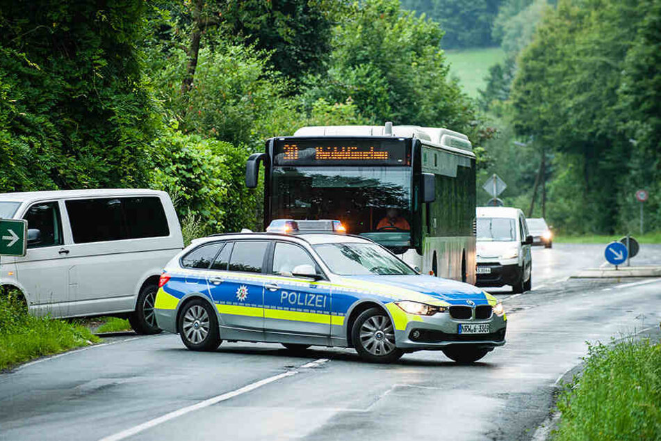 Die Lämershagener Straße wurde für die Dauer der Löscharbeiten gesperrt.