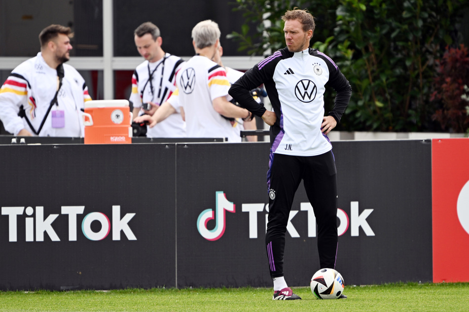 Braucht fürs Training im DFB-Quartier in Herzogenaurach noch einen vierten Torwart: Bundestrainer Julian Nagelsmann (36).