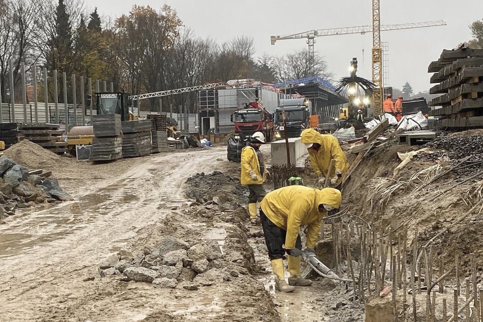 Aufgrund des Wetters verzögern sich die Arbeiten am U-Bahnhof um wenige Tage.