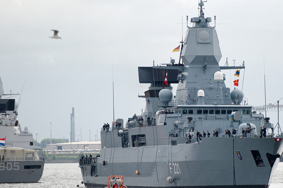 Wird ein Kriegsschiff in den Hamburger Hafen entsendet, um die Konferenz der mächtigsten Politiker der Welt abzusichern? (Symbolbild).
