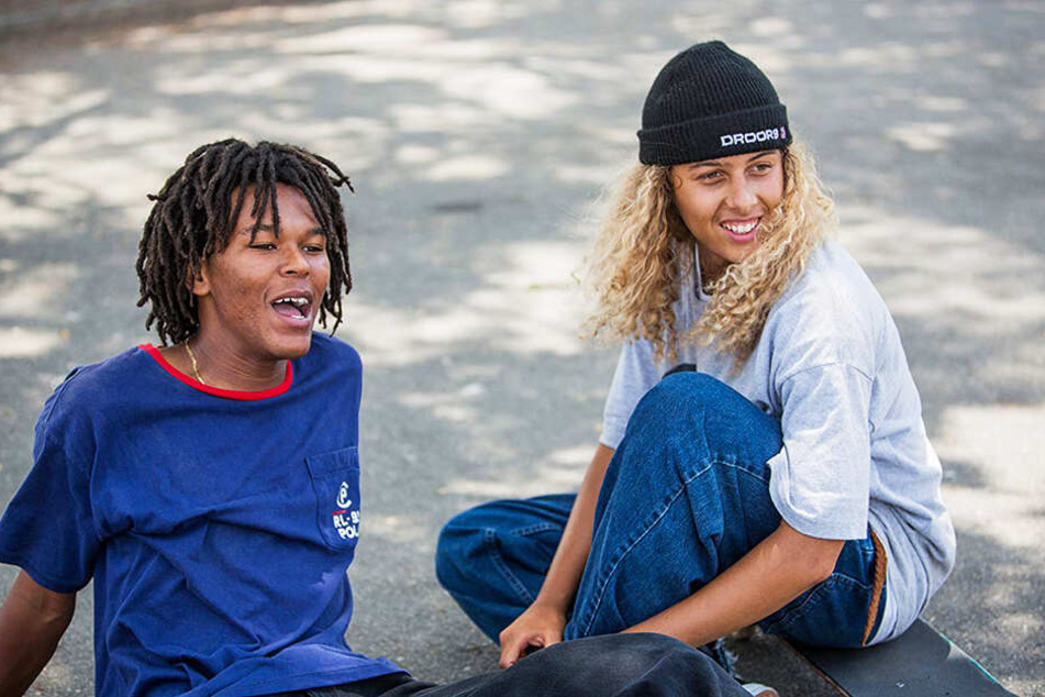 Ray (l., Na-kel Smith) und Fuckshit (r., Olan Prenatt) bereichern Stevies Leben und Ansichten auf verschiedenste Weise.