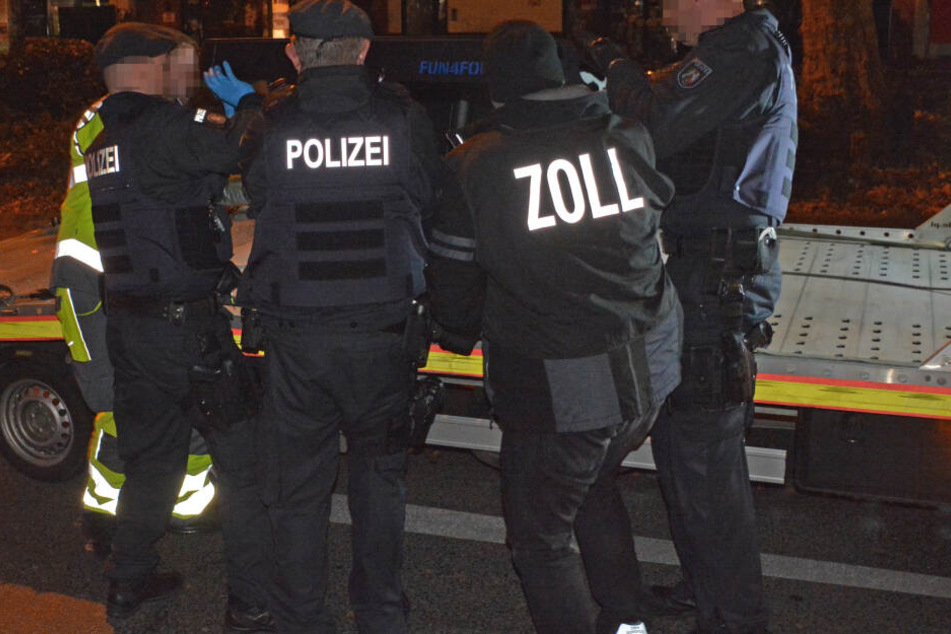 Polizei, Zoll und Ordnungsamt haben zahlreiche Objekte durchsucht und Wettautomaten sichergestellt.