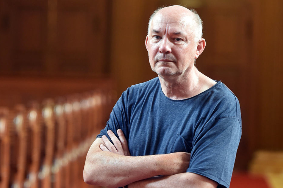 Pfarrer Ansgar Schmidt (61) ist ratlos über die sinnlose Vandalen-Attacke.