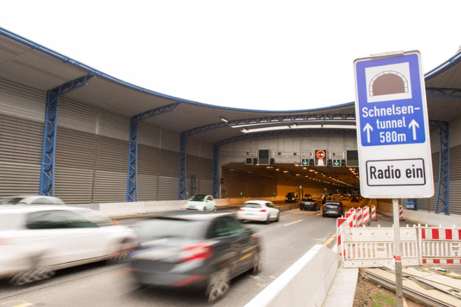Der Verkehr am Lärmschutzdeckel in Schnelsen wird umgeleitet.