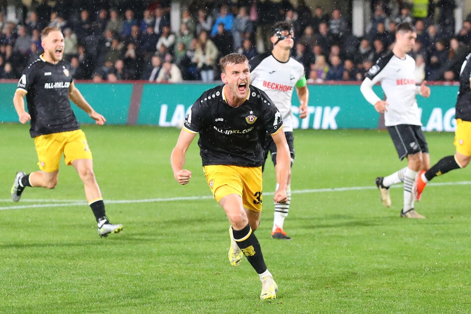 Christoph Daferner (v.) traf beim 3:0-Erfolg in Verl gleich doppelt, auch Robin Meißner steuerte einen Treffer bei.