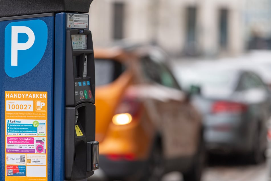 Weniger Parkraum im Griechenmarktviertel: Parkautomaten werden demontiert und Plätze gestrichen. (Symbolbild)