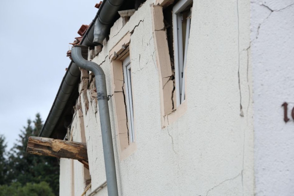 Das Haus kann aktuell nicht betreten werden, ist einsturzgefährdet.