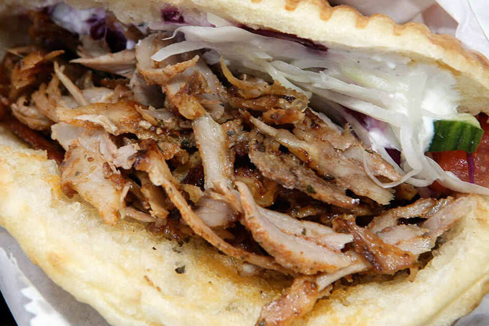 Das Fleisch lag ungekühlt in dem Transporter. (Symbolbild)