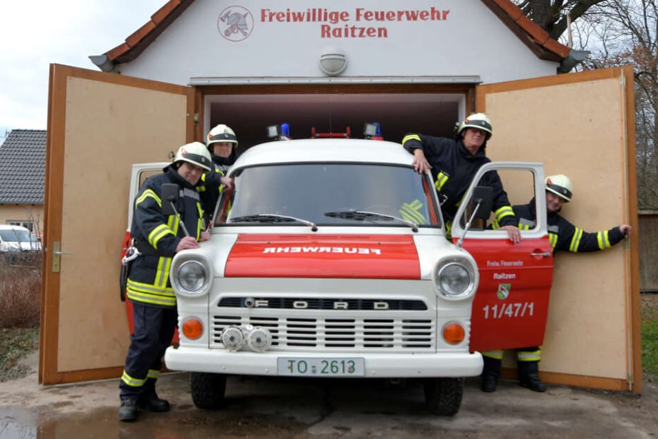 Die Freiwillige Feuerwehr Raitzen und ihr Oldie sind ein eingespieltes Team.