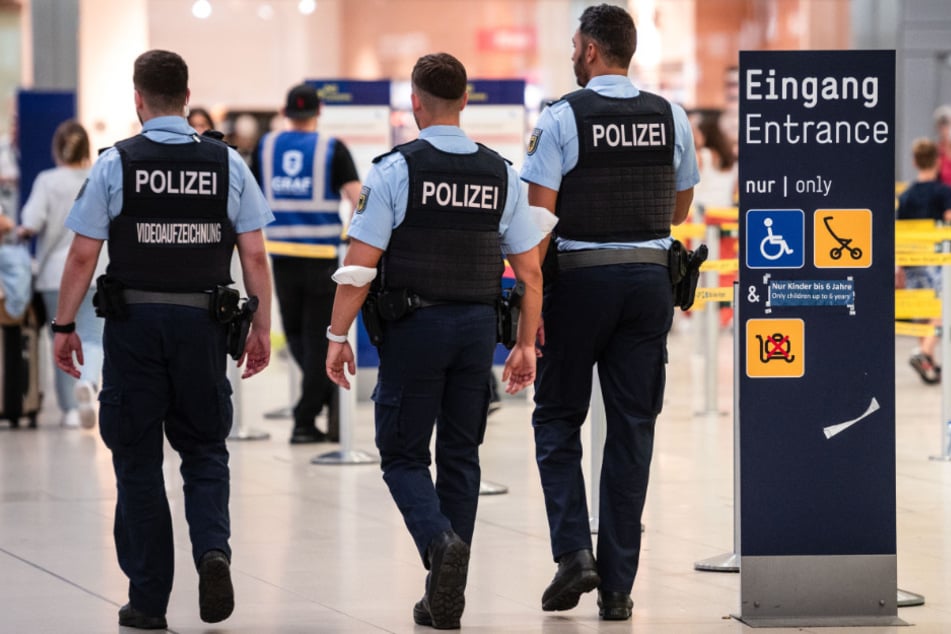Die Bundespolizei hat am Flughafen Köln/Bonn den richtigen Riecher bewiesen und eine Betrügerin festgenommen. (Symbolfoto)