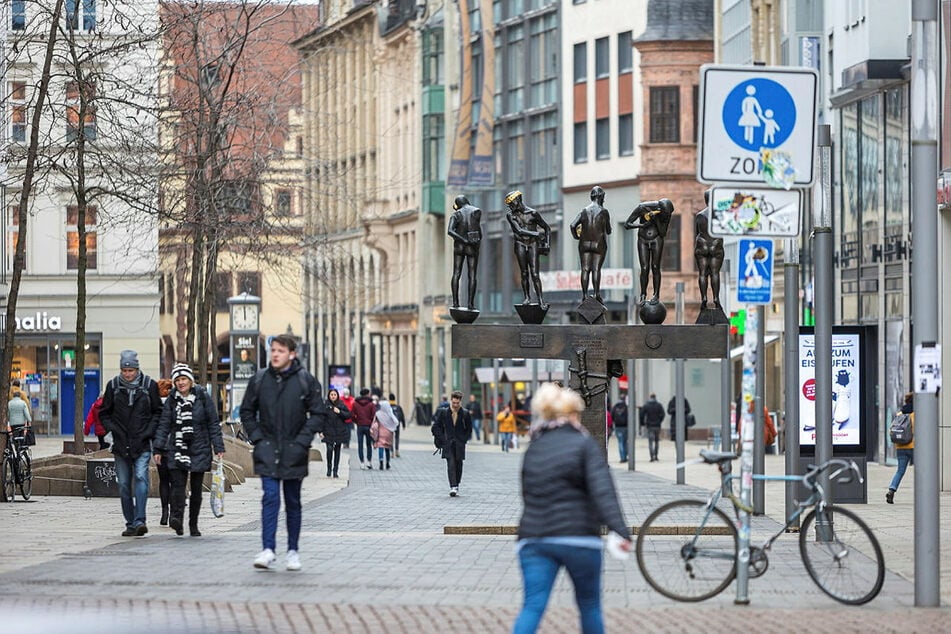 Leipzig: Polizeieinsatz in der Innenstadt: Mann sorgt mit verfassungsfeindlichem Gruß für Aufregung