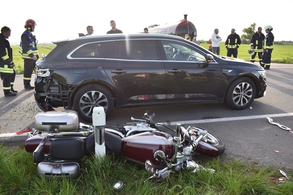 Im Harz war ein Motorrad einem Renault aufgefahren.