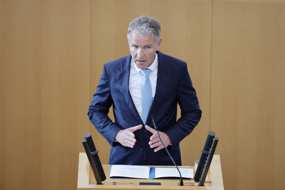 Thüringens AfD-Fraktionschef Björn Höcke (52) hat sich im Landtag für weniger Bürokratie ausgesprochen.