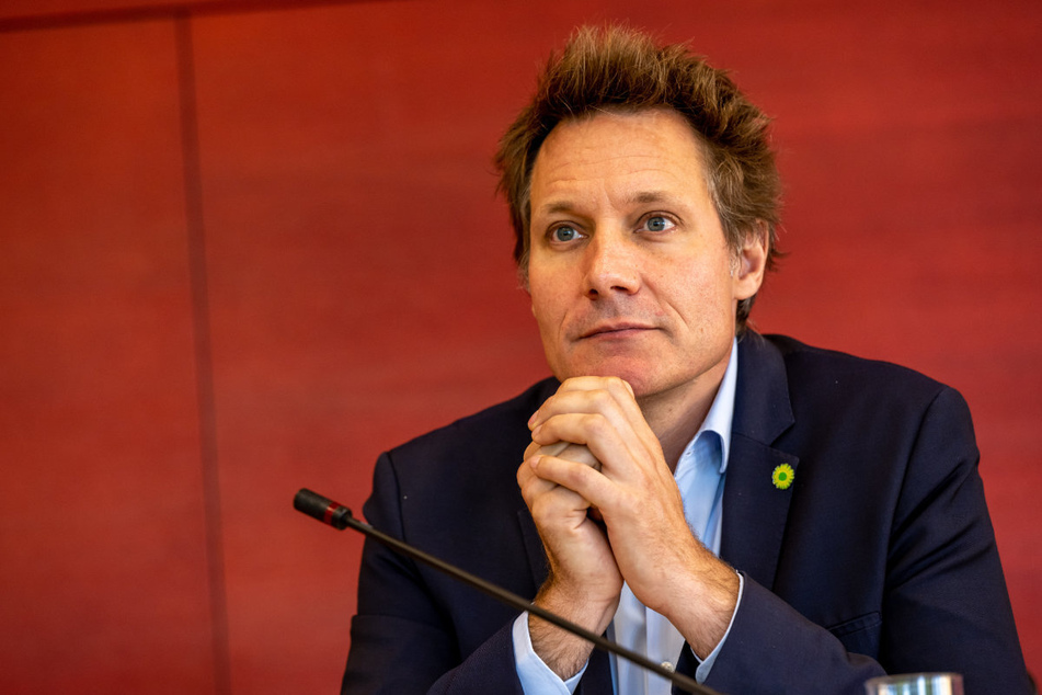 Für Grünen-Fraktionschef Ludwig Hartmann (44) ist klar: Die Bürger wollen mehr Energie aus sauberer Windkraft.