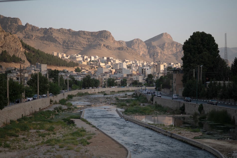 Bei einem Angriff in der iranischen Provinz Lorestan gab es mehrere Tote und Dutzende Verletzte.