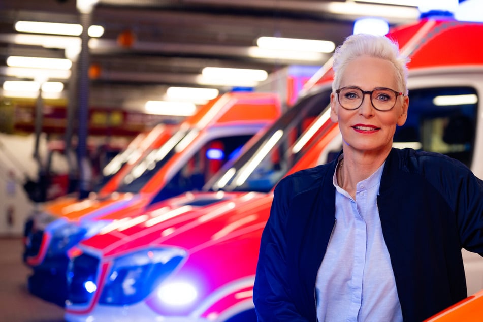 Unfall A7: Kleinbus mit neun Jugendlichen kracht frontal in Lkw: Ersthelfer leistet Großartiges