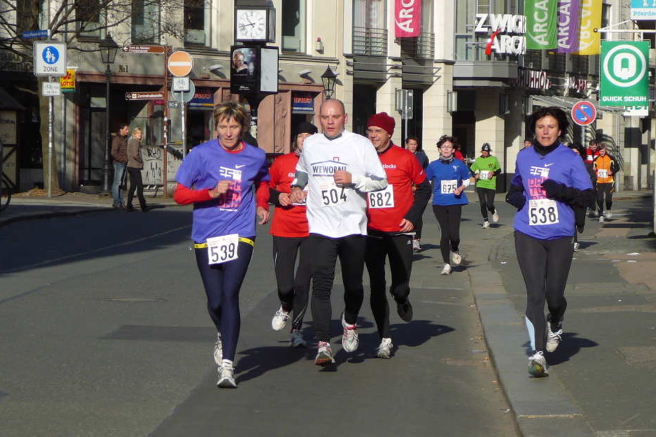 OB Pia Findeiß (re., 61, SPD) ganz sportlich. Sie tritt wieder beim Stadtlauf an.