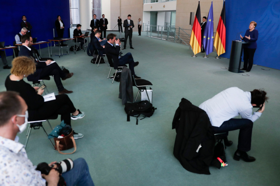 Auch die Journalisten mussten den nötigen Sicherheitsabstand einhalten.