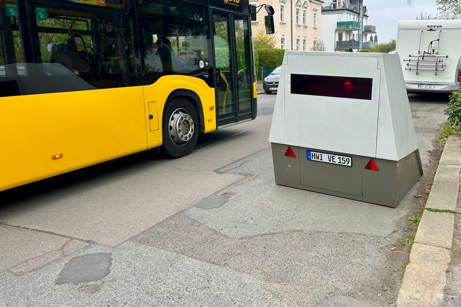 Auf der Wilhelm-Busch-Straße fahren auch die Buslinien 63 und 66 entlang.