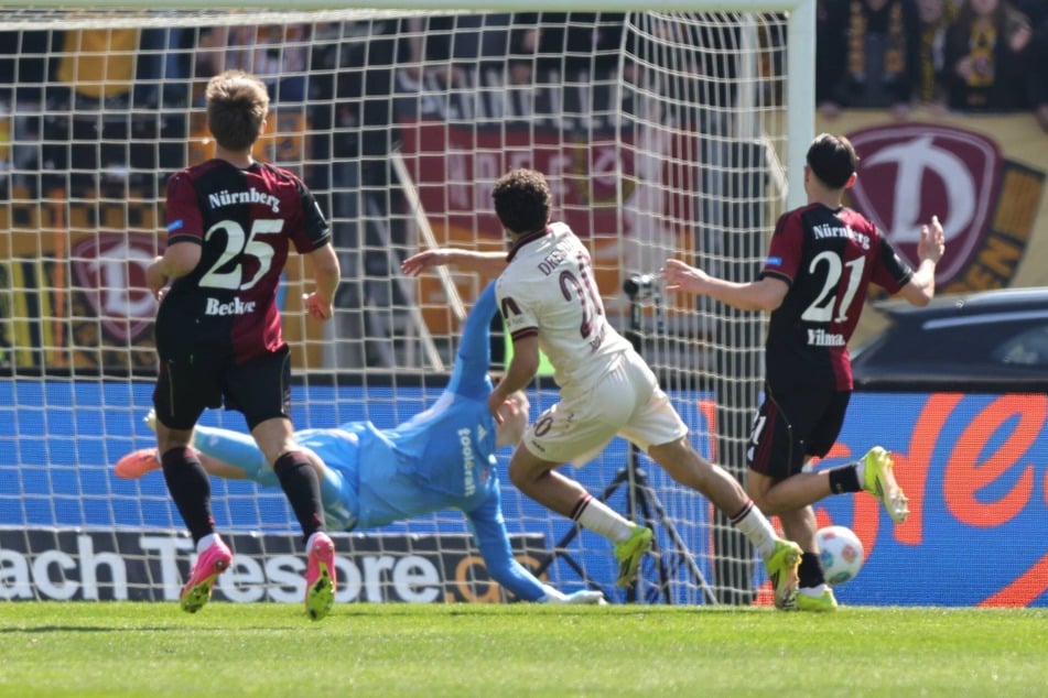 Beim Sieg in Nürnberg im April machte Ben Bobzien (M.) das 2:0.