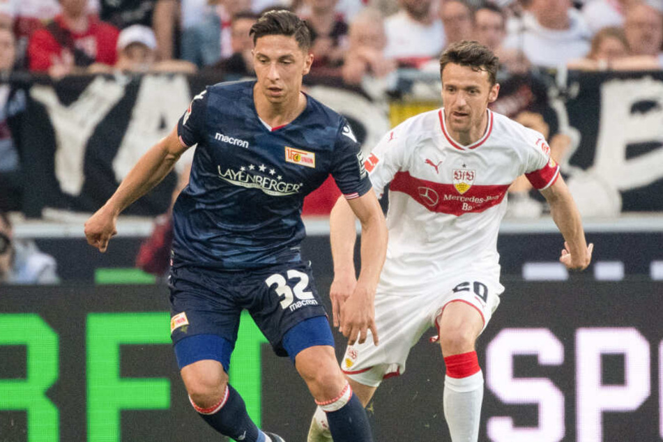 Berlins Robert Zulj (l.) und VfB-Kapitän Christian Gentner begegnen sich auf Augenhöhe.