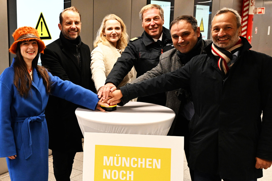 Oliver Glaser (2.v.r.), Geschäftsführer der Münchner Verkehrsgesellschaft, hat zur aktuellen Lage bei der Münchner U-Bahn Stellung bezogen.