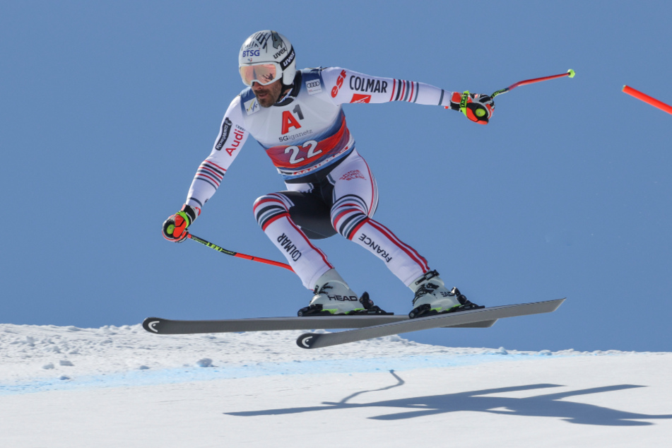 Adrien Théaux (37) brettert beim Ski-Alpin-Weltcup 2021 im österreichischen Saalbach-Hinterglemm über die Piste.