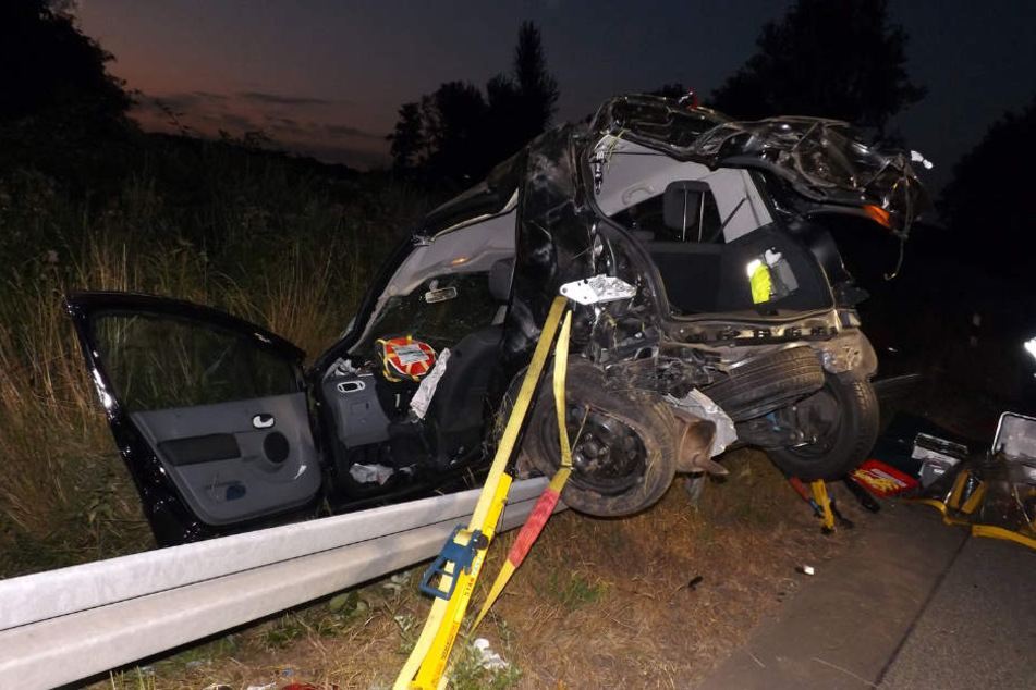 Weil sie den Verkehr hinter sich nicht beachtete, krachte eine Frau mit ihrem Auto in ein anderes.