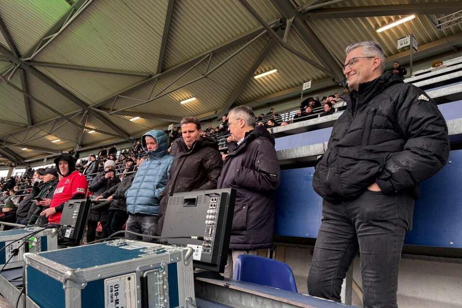 Ex-Trainer Friedhelm Funkel (v.l.), Ex-Schiri Felix Brych, DFB-Geschäftsführer Andreas Rettig und Schiri-Boss Knut Kircher sind zu Gast in Hannover.