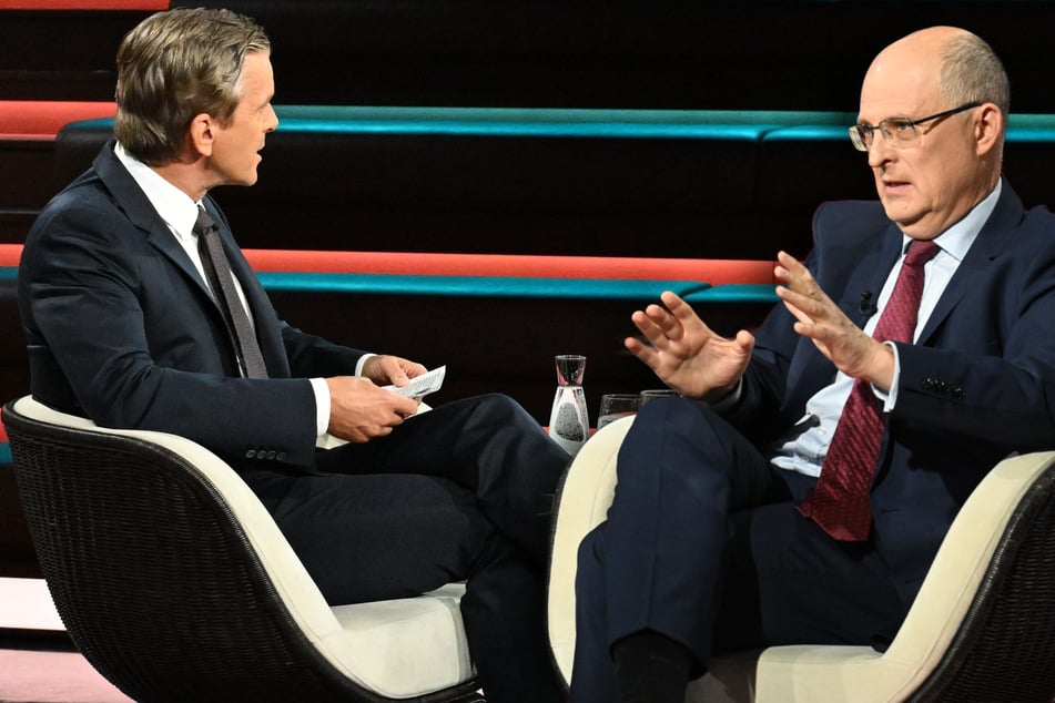 Am Mittwochabend diskutierte Markus Lanz (56, l.) mit dem russischen Journalisten Andrey Gurkov (66).