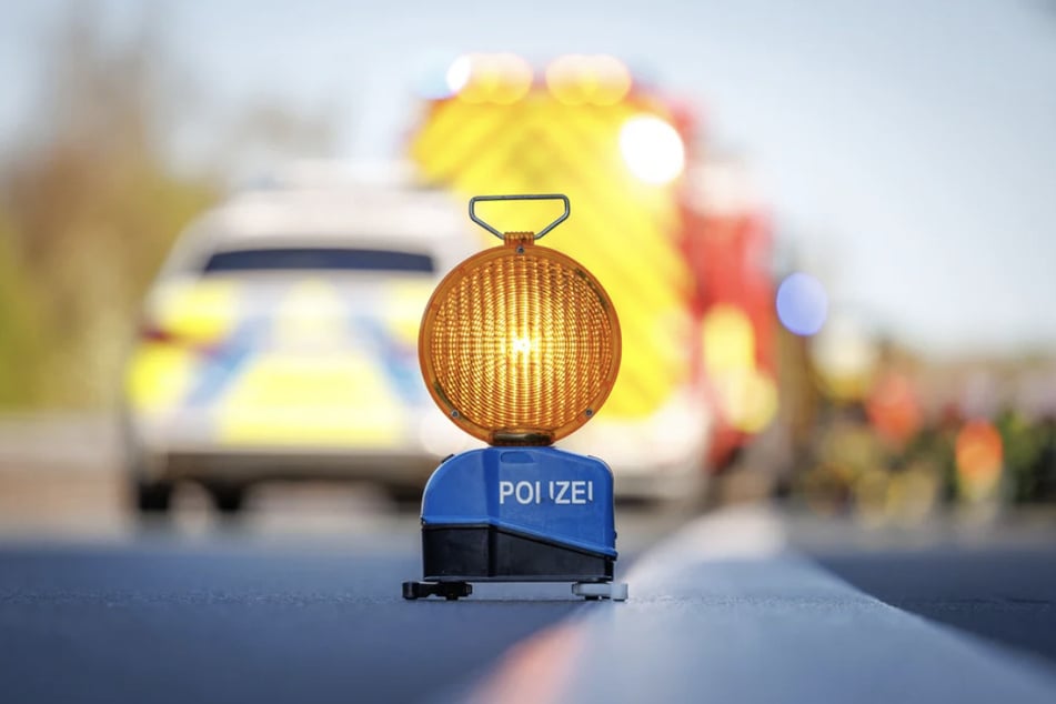 Insgesamt fünf Personen verletzten sich laut Polizeiangaben bei dem Unfall. (Symbolbild)