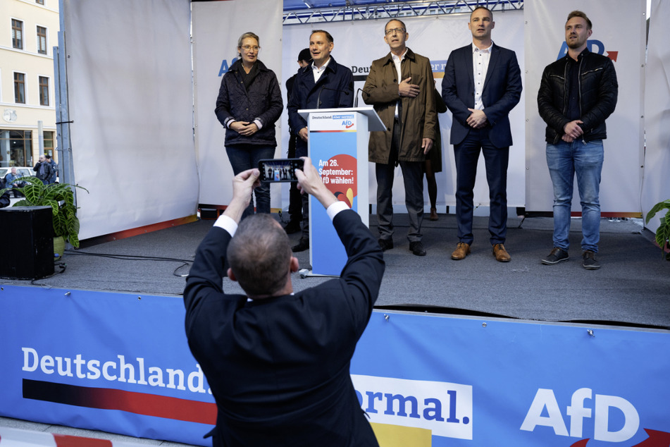 Alice Weidel (v.l.n.r.), Tino Chrupalla, Jörg Urban und Sebastian Wippel liegen mit ihrer AfD bei der Bundestagswahl in Sachsen nahezu flächendeckend vorn.