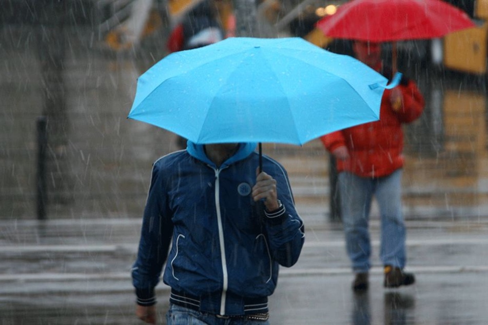 Zu Ostern wird der Regenschirm als Begleiter dringend gebraucht.