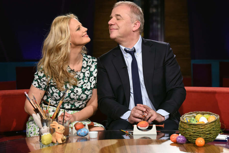 Barbara Schöneberger und Hubertus Meyer-Burckhardt moderieren die "NDR Talk Show".